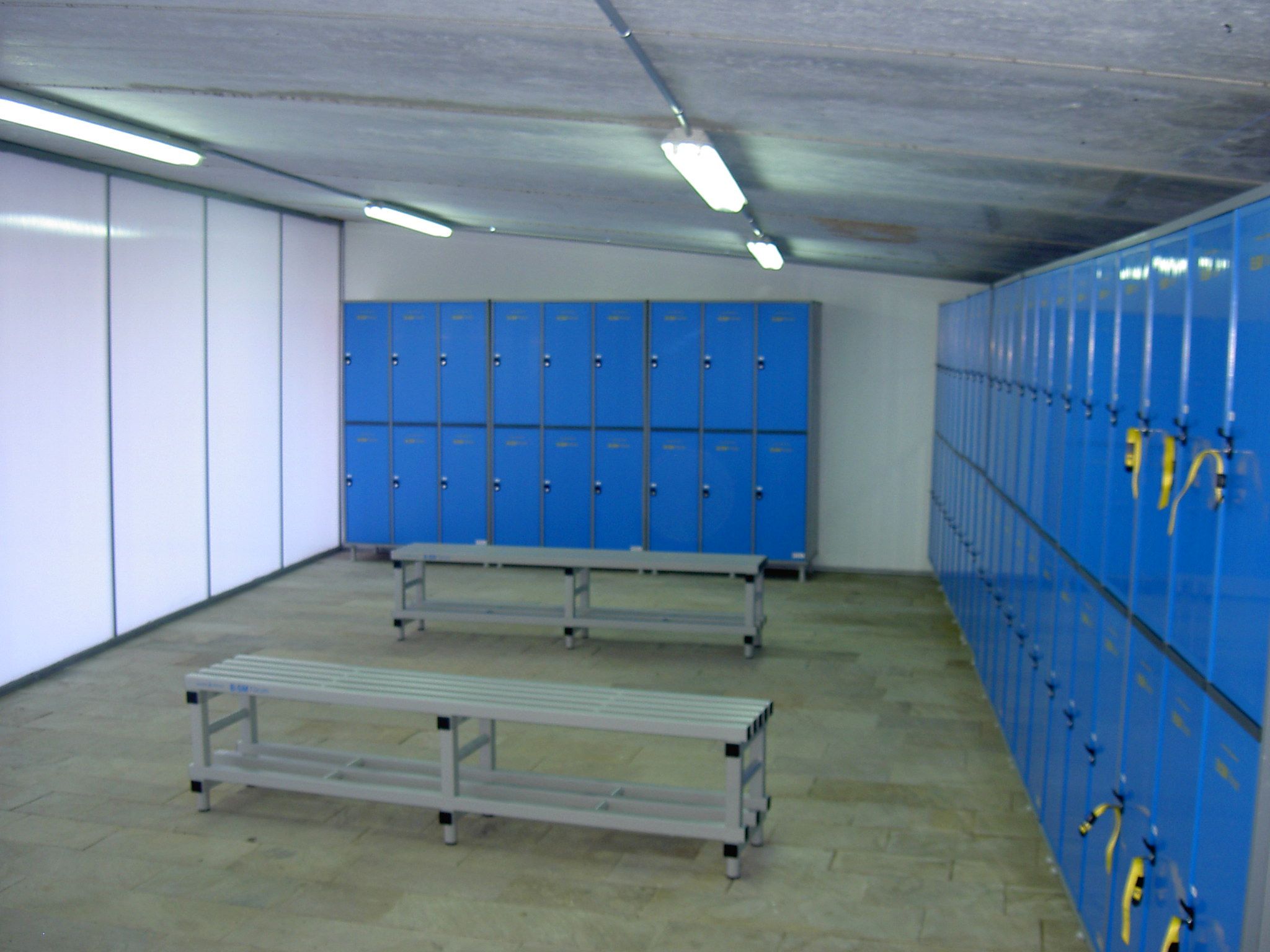 Taquillas de plástico azul 2 puertas