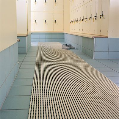 Suelos para vestuarios y piscinas